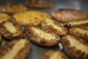 Riikosen kotileipomon karjalanpiirakoita.